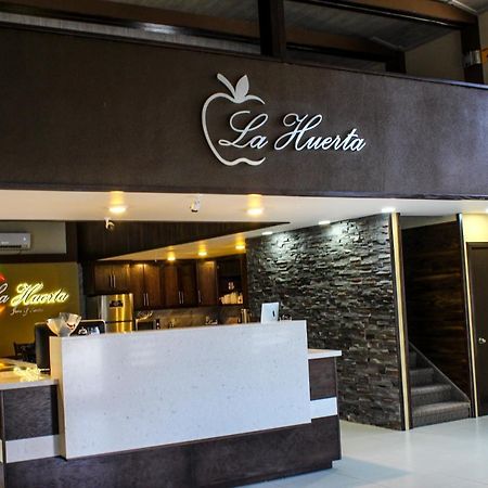 La Huerta Inn & Suites Ciudad Cuauhtemoc  Экстерьер фото
