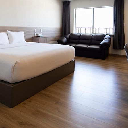 La Huerta Inn & Suites Ciudad Cuauhtemoc  Экстерьер фото