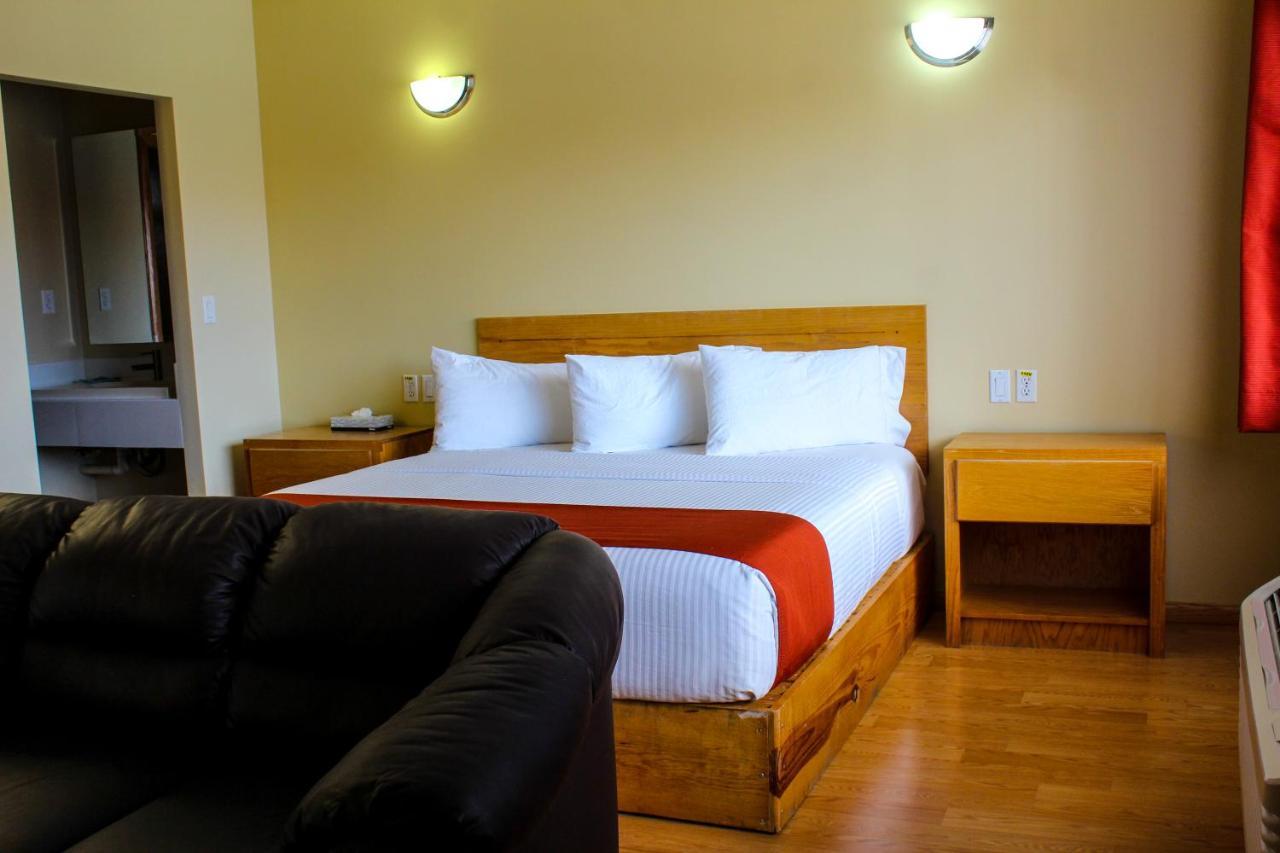 La Huerta Inn & Suites Ciudad Cuauhtemoc  Экстерьер фото