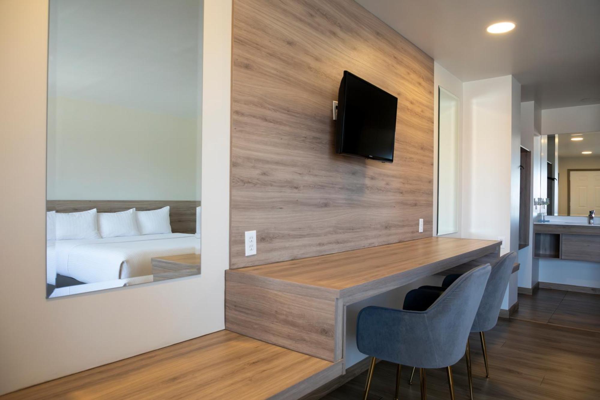 La Huerta Inn & Suites Ciudad Cuauhtemoc  Экстерьер фото