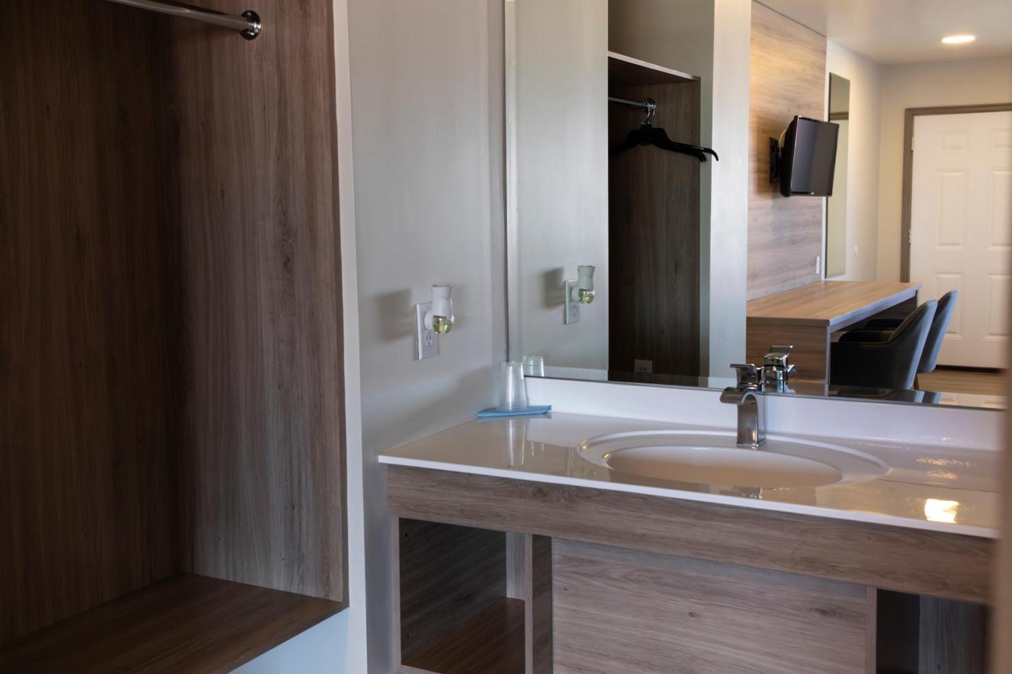La Huerta Inn & Suites Ciudad Cuauhtemoc  Экстерьер фото
